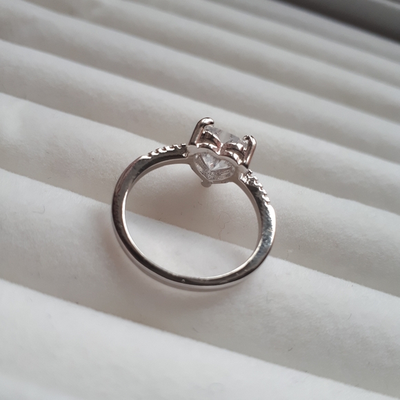 Pretty silver ring hallmarked 925 size 8 it is new heart-shaped zircon crystal - Picture 6 of 9